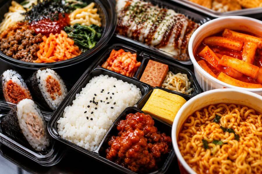 Read more about the article 10 Most Popular Korean Convenience Store Meals That Tourists Go Crazy For