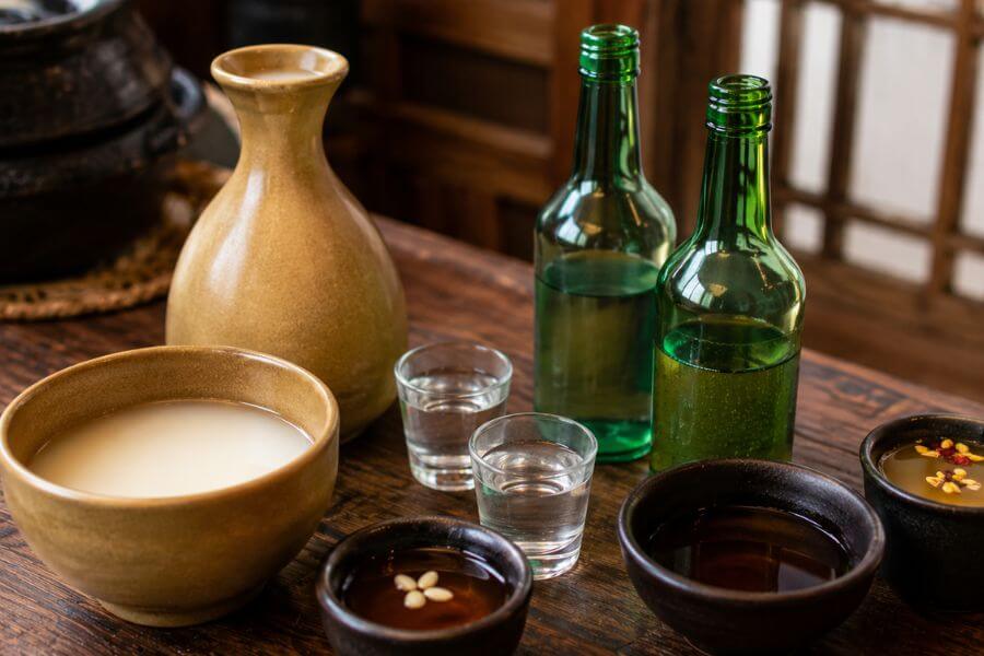traditional-korean-drinks-soju-makgeolli